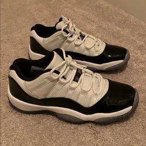 Air Jordan Retro 11 Concord Lows. 5.5Y/7W